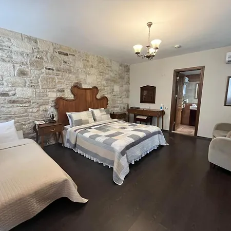 Hotel Griffon Yenifoca