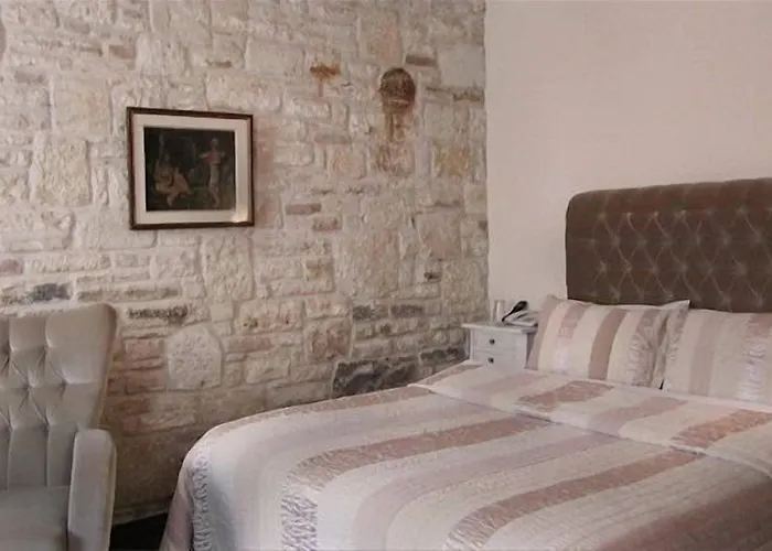 Hotel Griffon Yenifoca